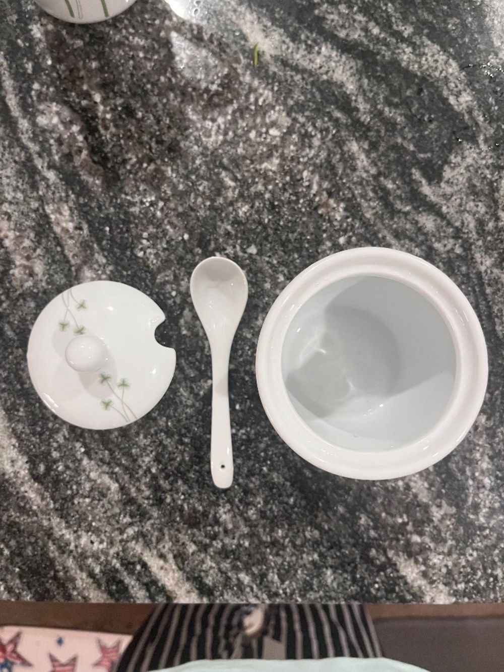 Marcus Notley Ireland Shamrock Porcelain Tea Set - 4pc Creamer Sugar Mugs +1 mug - Picture 11 of 11